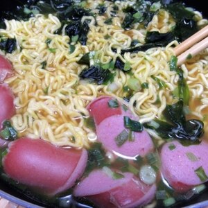 キャベツ＆ウィンナー＆わかめラーメン